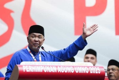 Ahmad Zahid ketika menggulung ucapan dasar sempena Perhimpunan Agung UMNO (PAU) 2025 di Pusat Dagangan Dunia (WTC) pada Sabtu.