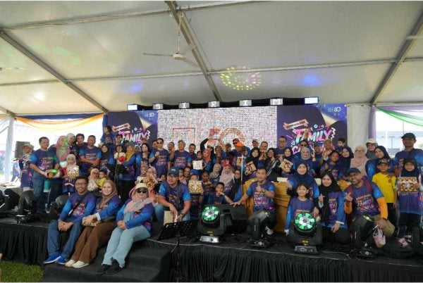 Hari Keluarga itu turut menampilkan pelbagai aktiviti menarik termasuk pertandingan sukan keluarga