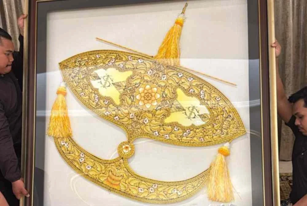 Wau bulan yang dihadiahkan kepada Sultan Ibrahim. 