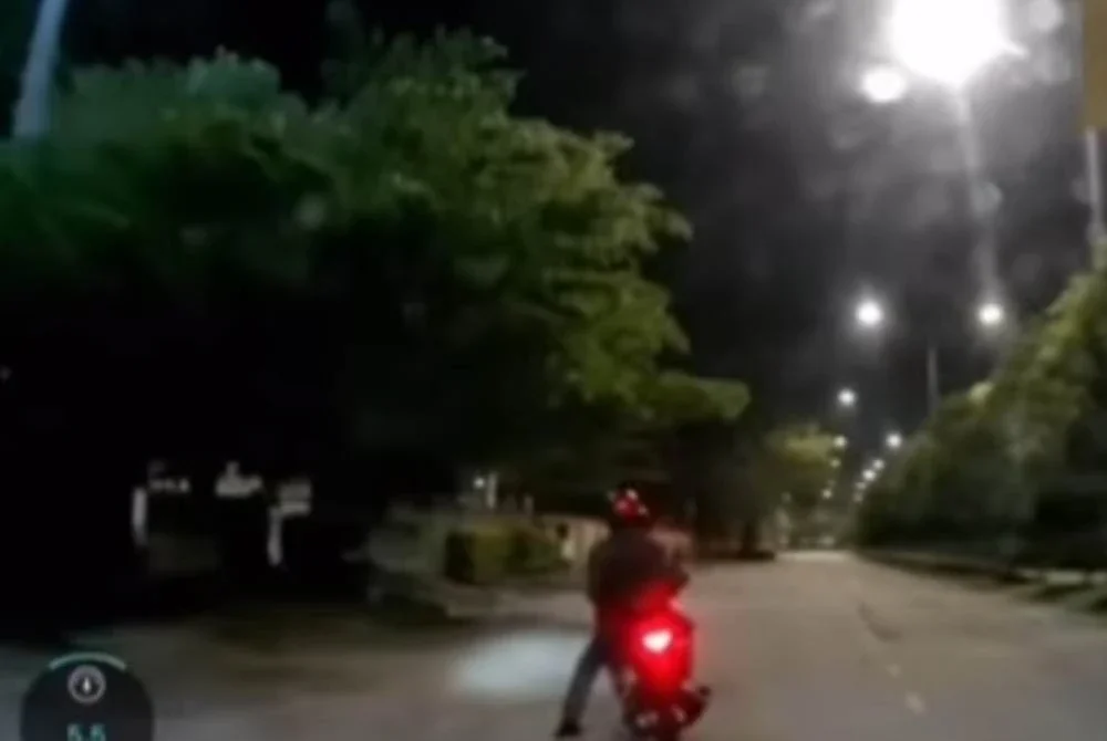 Insiden mangsa mengajar suspek tular di media sosial.