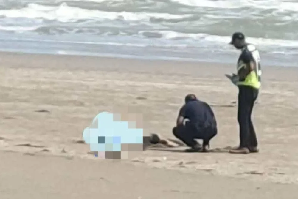 Foto tular penemuan mayat seorang wanita dengan kesan cedera di paha terdampar berhampiran Lubuk Sepang, Bayu Damai, Pengerang, Kota Tinggi pada Sabtu.