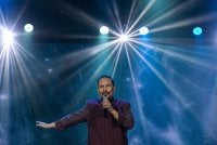 M Nasir melakukan persembahan sempena Konsert Amal Gendang Pati Datuk M. Nasir di Dewan Tuanku Canselor UPSI pada Sabtu. Foto: Bernama