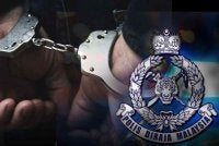 Tiga individu termasuk seorang wanita ditahan kerana disyaki terlibat dengan pengedaran dadah di Kuantan. Gambar hiasan 