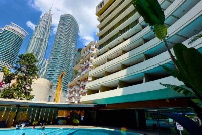 Hotel Corus KLCC yang jaraknya terletak hanya 10 minit berjalan kaki dari Menara Berkembar Petronas menamatkan operasi pada Ahad.