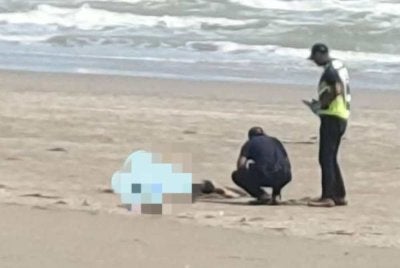 Foto tular penemuan mayat seorang wanita dengan kesan cedera di paha terdampar berhampiran Lubuk Sepang, Bayu Damai, Pengerang, Kota Tinggi pada Sabtu.