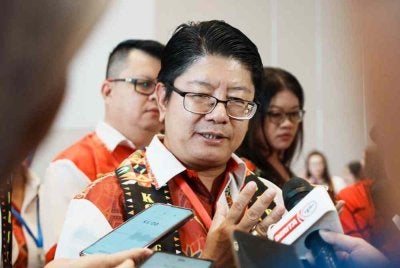 Ewon ketika ditemui pemberita selepas
melancarkan Persidangan perwakilan Tritahunan UPKO Ke-17, di SICC, Kota Kinabalu pada Ahad.