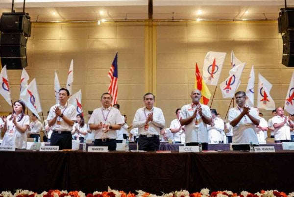 Anthony hadir pada Majlis Konvensyen Tahunan DAP Selangor 2025 pada Ahad. Foto Bernama