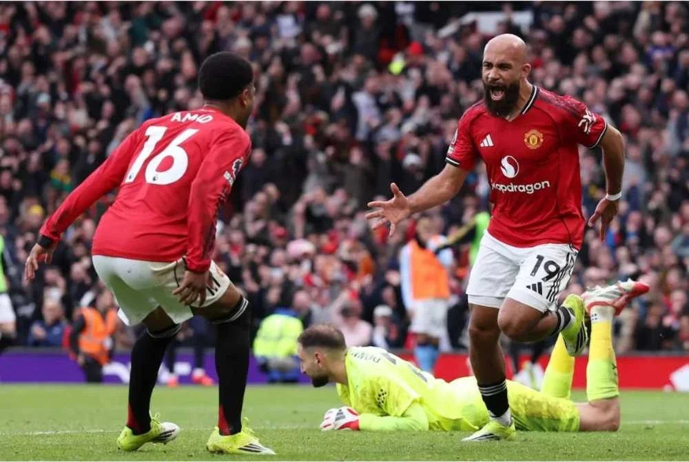 Mbuemo (kanan) meledak gol pertama United pada minit ke-65 hasil daripada serangan balas pantas ke kubu City. - Foto: Agensi