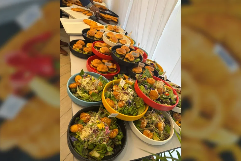 Pacific West adalah jenama merangkumi pelbagai rangkaian produk makanan laut.