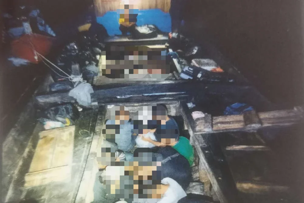 Sindiket penyeludupan migran yang menawarkan khidmat haram melalui media sosial tumpas menerusi serbuan di persisir pantai Kampung Tebuk Jawa, Sabak Bernam pada Jumaat.