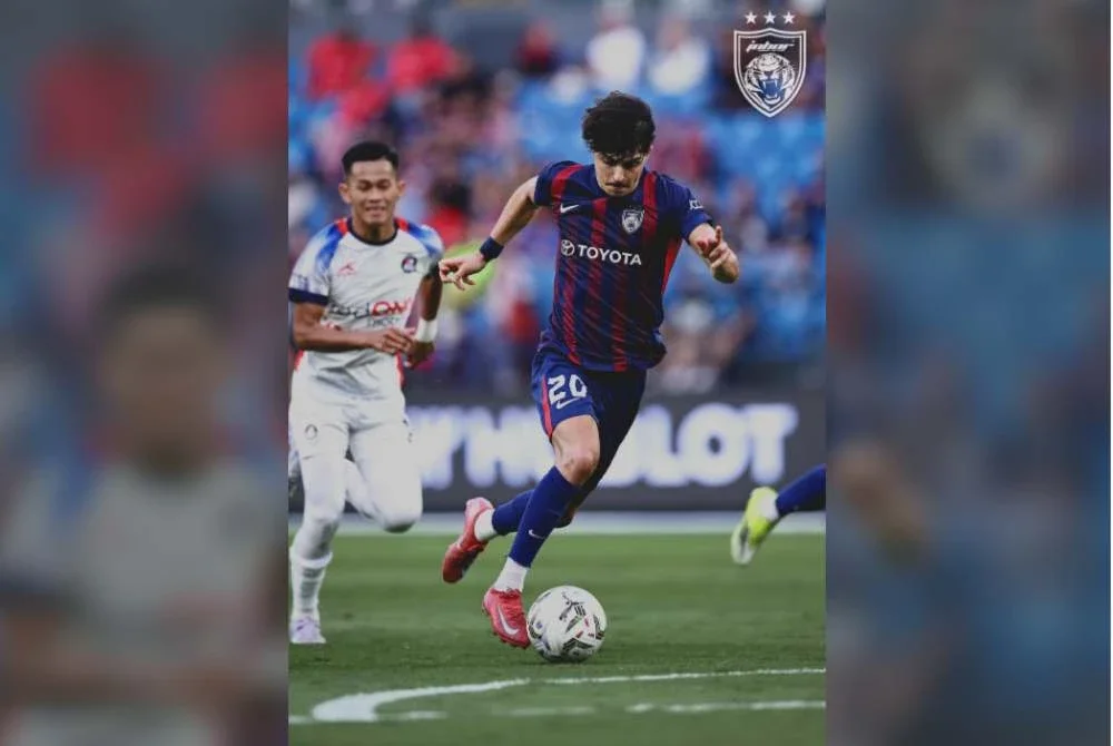 Enam gol daripada Teto Martin (hadapan), nyata satu pencapaian luar biasa.