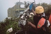 Siasatan awal mendapati pesawat ringan ATR 42-500 milik Indonesia Air Transport (IAT) yang membawa 10 penumpang dari Yogyakarta menuju Makassar terlibat nahas selepas merempuh bukit.