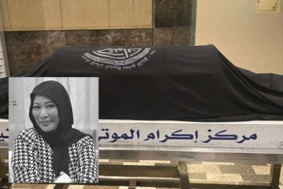 Pengebumian Allahyarham Nadia Kesuma (gambar kecil) di Tanah Perkuburan Dhahban, Jeddah selesai pada jam 7.35 pagi waktu tempatan.