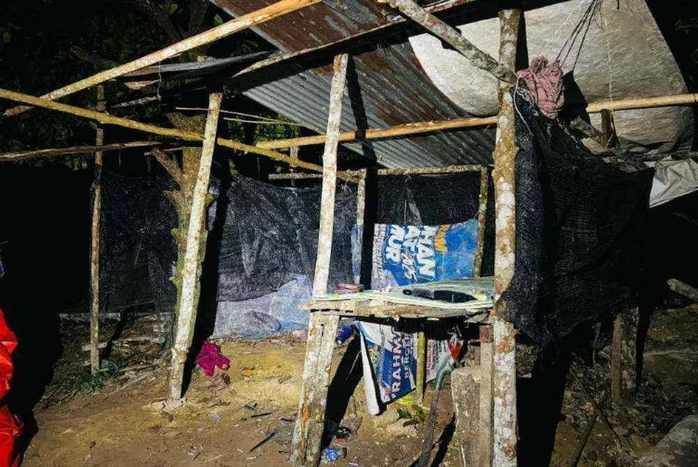 Bangsal dalam ladang kelapa sawit di Felda Keratong 7 yang dijadikan tempat mengambil dan mengedar dadah. Foto: Polis Rompin