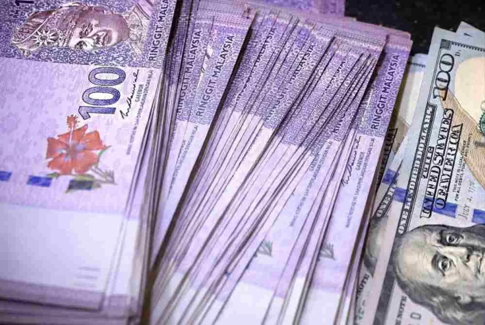 RINGGIT menyusut berbanding dolar AS ketika ditutup pada Selasa berikutan sentimen pasaran yang berhati-hati dalam keadaan ketegangan tarif yang semakin meningkat antara AS dan Kesatuan EU. Gambar hiasan