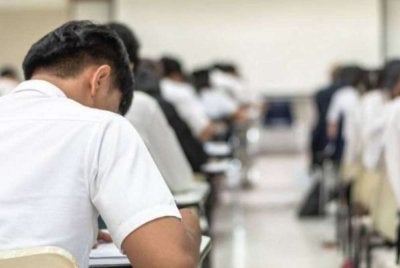 Semua sekolah pelbagai aliran pendidikan termasuk sekolah antarabangsa, agama dan UEC diwajibkan mengambil subjek Bahasa Melayu dan Sejarah dalam SPM.