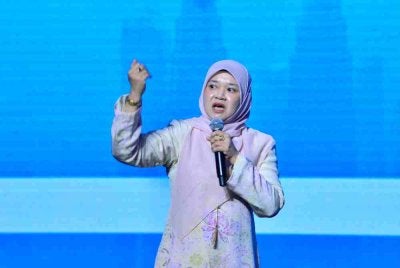 Fadhlina menyampaikan ucapan pada Forum Pendidikan Negara bertajuk Memacu Lonjakan Pendidikan Negara di Pusat Konvensyen Antarabangsa Putrajaya (PICC), pada Selasa. Foto Bernama 