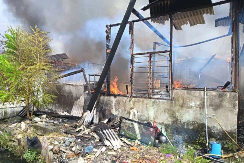 Antara rumah yang terbakar dalam kejadian di Kampung Johan Setia pada 13 Januari lepas. 