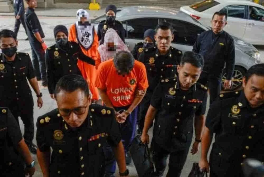  Bekas Panglima Tentera Darat, Tan Sri Hafizuddiean Jantan dan isterinya, Salwani Anuar akan didakwa di Mahkamah Sesyen berhubung kes pengubahan wang haram, pada Khamis.