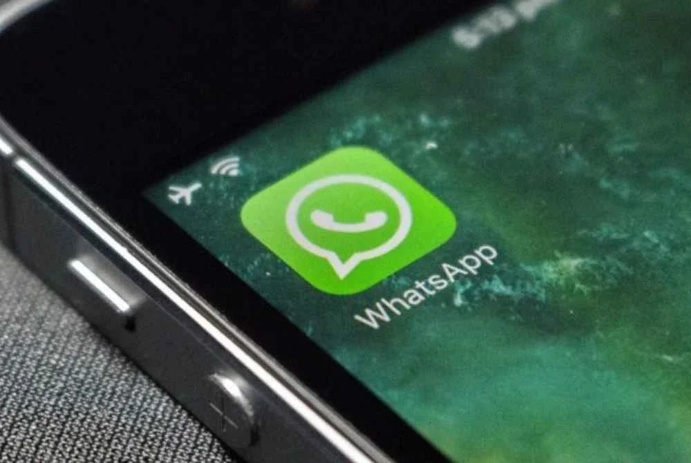 MOF tegaskan pesanan WhatsApp tular mengenai permohonan dan bayaran STR serta SARA RM600 bagi bujang adalah palsu. Gambar hiasan 