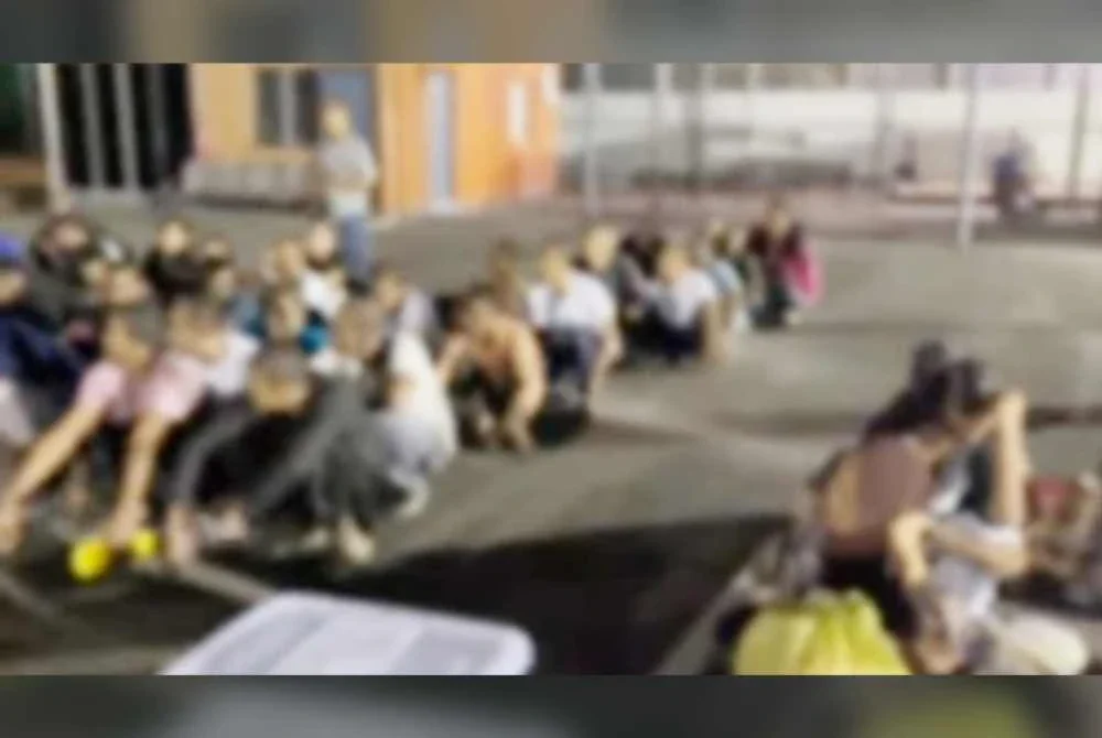 Seramai 42 tahanan asing dihantar pulang ke negara asal pada Rabu. Foto JIM Kelantan