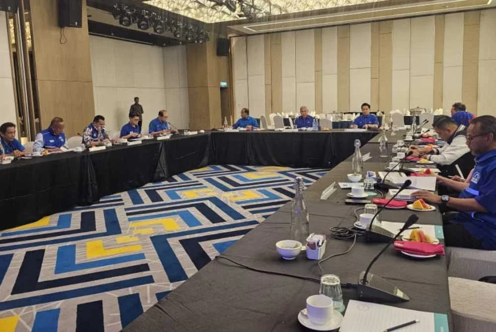 Mesyuarat diadakan di sebuah hotel di Kota Kinabalu dan dihadiri oleh pemimpin dari parti komponen BN.