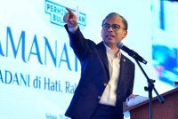 Fahmi ketika menyampaikan ucapan pada Majlis Perhimpunan Bulanan dan Amanat 2026 Kementerian Komunikasi di Menara Komunikasi pada Rabu. Foto Bernama