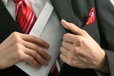 Seri Paduka Baginda Yang di-Pertuan Agong bertitah sesiapa yang menerima rasuah atau bersubahat dengan perasuah adalah pengkhianat negara.