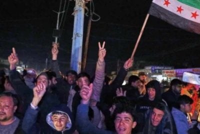 Rakyat bersorak kegembiraan selepas Kerajaan Syria, SDF setuju gencatan senjata selama empat hari. Foto: Agensi