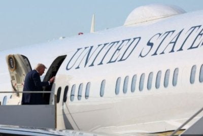  Pesawat Air Force One yang membawa Presiden Amerika Syarikat Donald Trump ke Forum Ekonomi Dunia di Davos terpaksa berpatah balik 