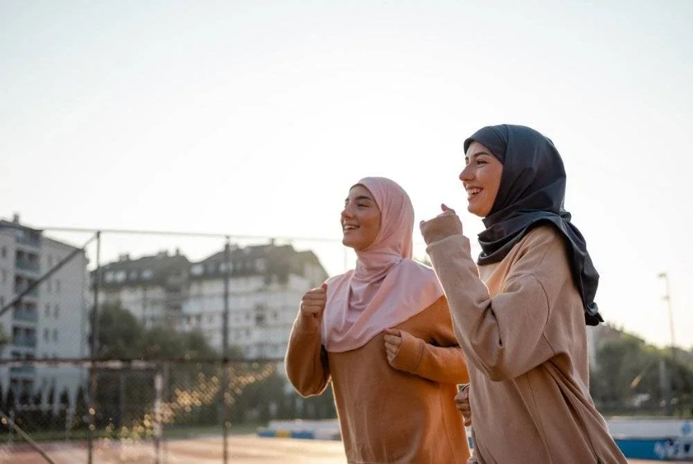 AMALKAN gaya hidup sihat dan bersenam antara amalan yang boleh menjaga kesihatan seseorang. Foto Canva