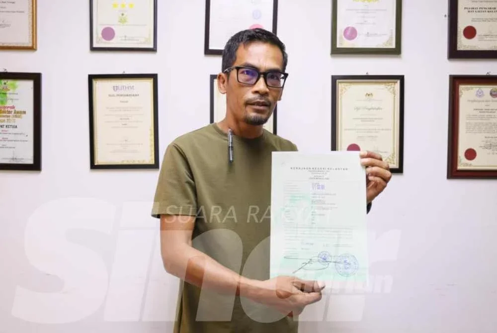 Ahmad Fauzan hadir menuntut lesen mendulang emas miliknya di PTG, Kota Darulnaim pada Khamis.