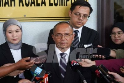 Timbalan Pendakwa Raya Datuk Wan Shaharuddin Wan Ladin ketika ditemui media di pekarangan Kompleks Mahkamah Kuala Lumpur pada Khamis. Foto Sinar Harian
