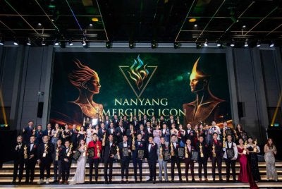 Barisan penerima Anugerah Ikon Nanyang 2025.