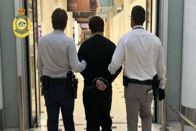 Warga Malaysia itu merupakan antara 17 pelancong yang ditahan ABF di beberapa lokasi di Australia, termasuk New South Wales, Australia Barat, Australia Selatan dan Queensland, dalam tempoh antara 1 hingga 14 Januari lalu.