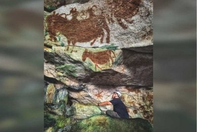 Lukisan gua prasejarah yang dihasilkan berdasarkan kreativiti manusia pada zaman itu. Foto AFP