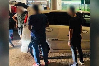 Antara kes tangkapan 'ulat' di sekitar KLIA yang dilaksanakan JPJ.