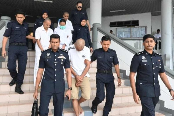 Kesemua tertuduh dihadapkan ke Mahkamah Majistret Ayer Keroh pada Khamis.