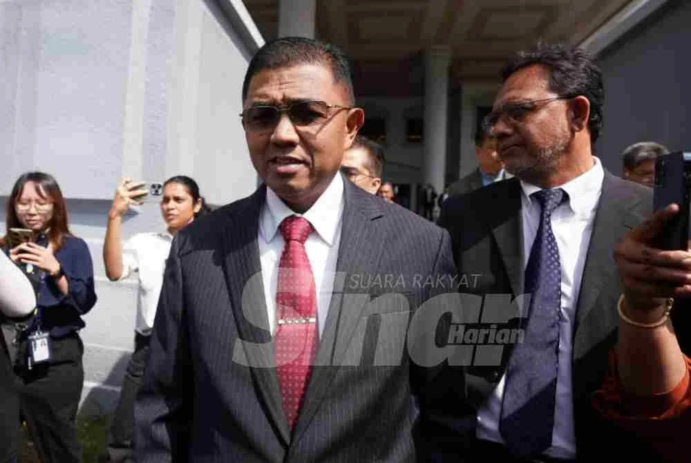 Mohd Nizam ketika ditemui pemberita di pekarangan Kompleks Mahkamah Kuala Lumpur, pada Jumaat. Foto SINAR HARIAN-ROSLI TALIB