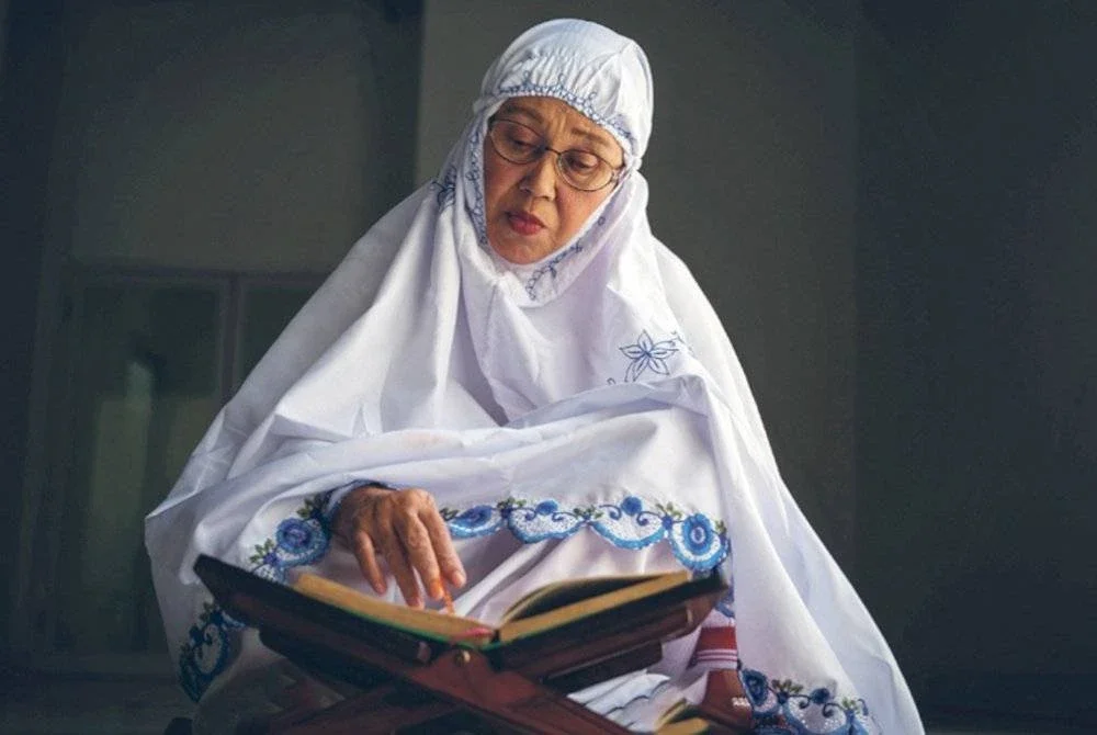 RUHANI banyak meluangkan masa untuk beribadah di rumah selain berdoa dijemput ke Tanah Suci. Foto Canva