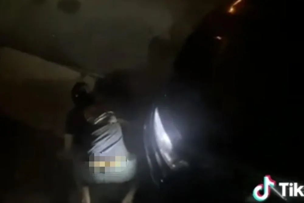 Tangkap layar kegiatan suspek cuba mencuri kabel di Taman Kajang Sentral, Kajang baru-baru ini.