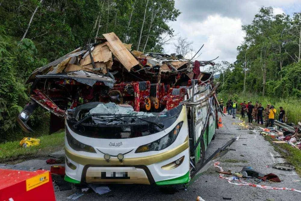 Keadaan bas yang terbabit dalam kemalangan ngeri yang meragut 15 nyawa penuntut UPSI di KM53 Jalan Raya Timur-Barat dekat Gerik pada 9 Jun 2025.