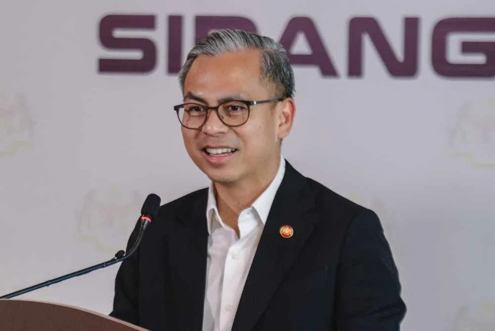 Fahmi bercakap pada sidang media mingguan di Menara Komunikasi pada Jumaat. Foto Bernama