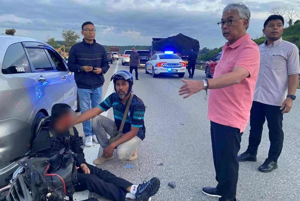 Baginda menitahkan kereta polis pengiring membawa mangsa ke Hospital Temerloh dengan segera untuk mendapatkan rawatan. Foto Facebook Kesultanan Pahang