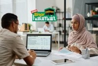 HADIR sendiri ke pejabat agensi pelancongan akan membuatkan pelanggan lebih yakin dengan pakej yang ditawarkan. Foto Canva