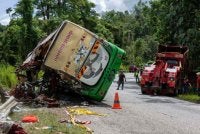 Kegagalan brek dan kelajuan berlebihan menyebabkan bas tergelincir dan terbalik.