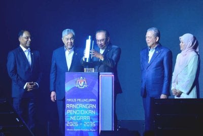 Perdana Menteri, Datuk Seri Anwar Ibrahim menyempurnakan gimik peluncuran RPN 2026-2035 di Pusat Konvensyen Antarabangsa Putrajaya pada 20 Januari lalu. Foto Bernama