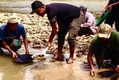 Harga pasaran yang kukuh memberi jangkaan bahawa hasil jualan emas boleh membantu meringankan beban kos hidup harian. Gambar hiasan