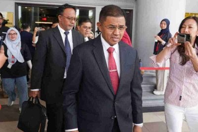 Mohd Nizam ketika ditemui pemberita di pekarangan Kompleks Mahkamah Kuala Lumpur, pada Jumaat. Foto SINAR HARIAN-ROSLI TALIB