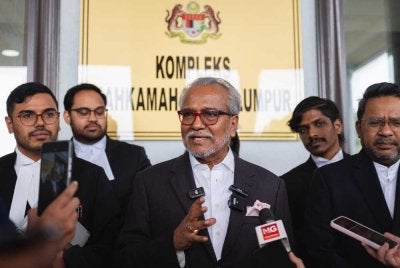Muhammad Shafee bercakap pada sidang media di Kompleks Mahkamah Kuala Lumpur pada Jumaat. Foto Bernama